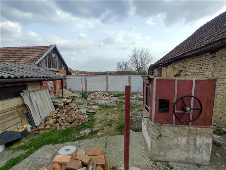 Casă individuală cu 6 camere cu Canalizare în Răcășdia