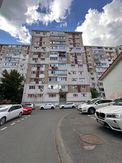 Apartament cu 2 camere decomandat în Micro 20