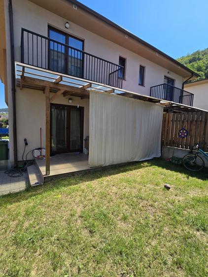 Duplex cu 4 camere cu Teren 250 Mp în Florești