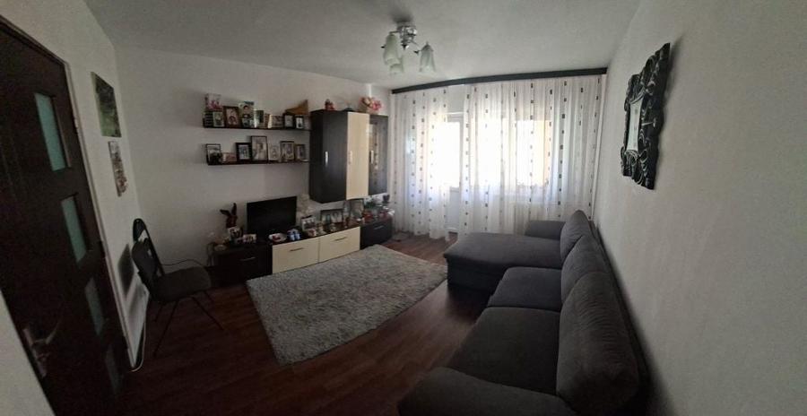 Apartament cu 3 camere semidecomandat în Popoveni