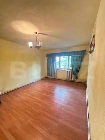 Apartament cu 3 camere decomandat în Liliacului