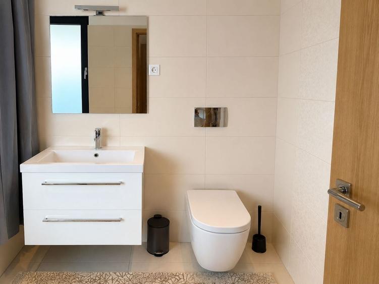 Apartament cu 3 camere semidecomandat, mobilat în Iancu Nicolae