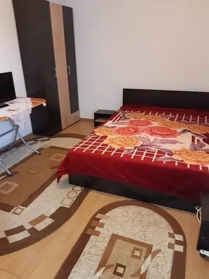 Garsonieră decomandată în Poarta 6