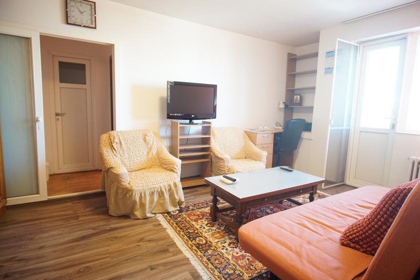 Apartament cu 2 camere semidecomandat în 1 Mai