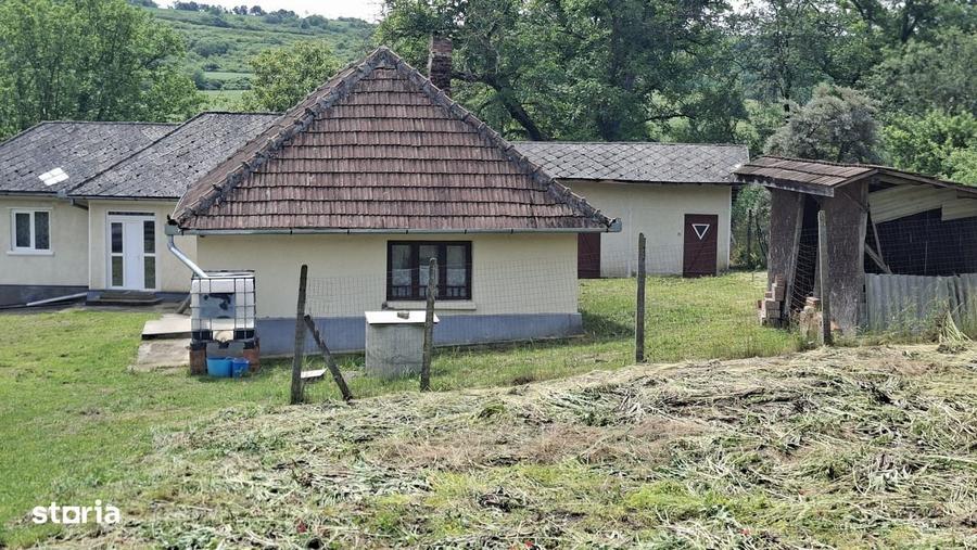 Casă cu 4 camere în Deleni