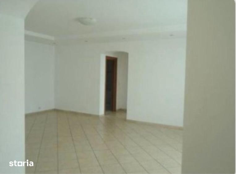 Casă cu 7 camere cu Teren 250 Mp în Vitan