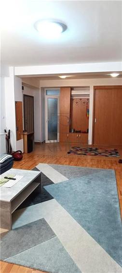 Apartament cu 4 camere decomandat în Aradului