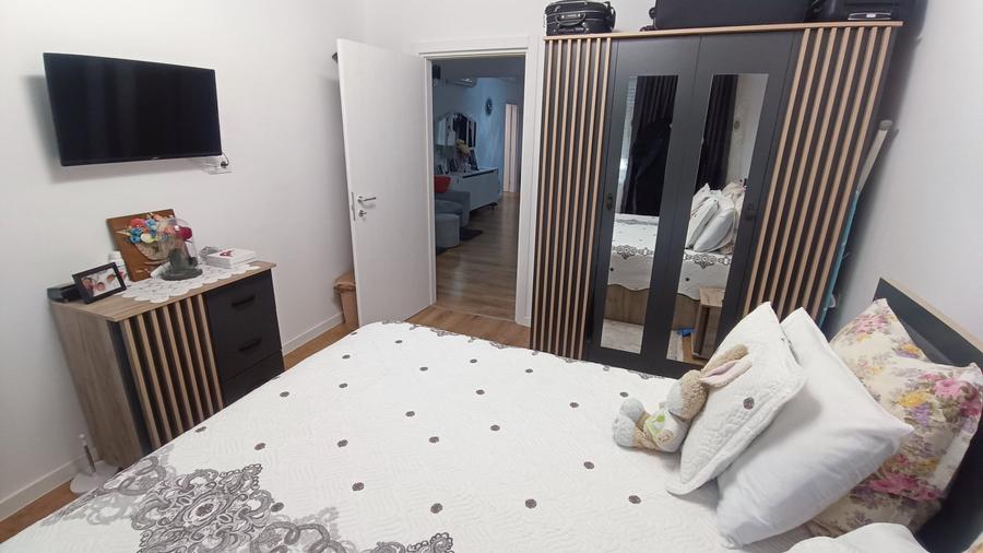 Apartament cu 3 camere decomandat, mobilat în Calea Moldovei