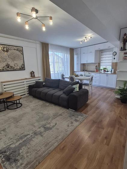 Apartament cu 3 camere decomandat în Florești