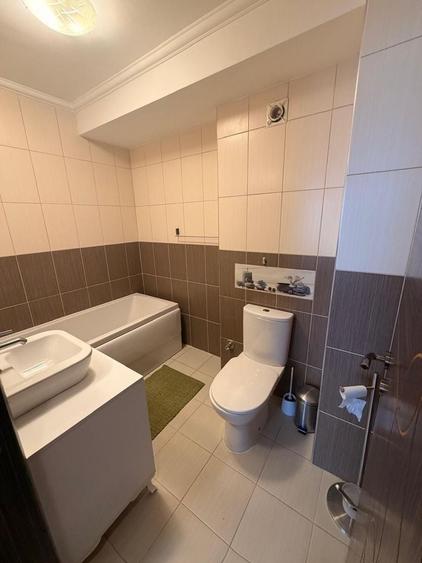 Apartament cu 3 camere semidecomandat, mobilat în Iancu Nicolae