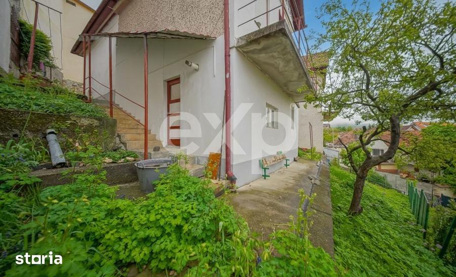 Casă cu 5 camere cu Teren 355 Mp în Schei