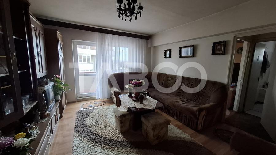 Apartament cu 4 camere semidecomandat, mobilat în Turnișor
