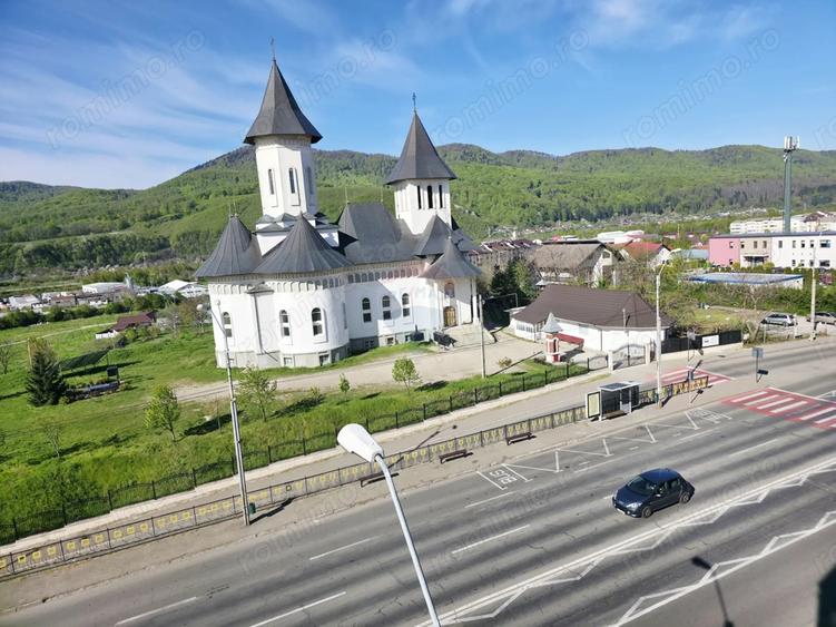 Apartament cu 2 camere decomandat în 1 Mai