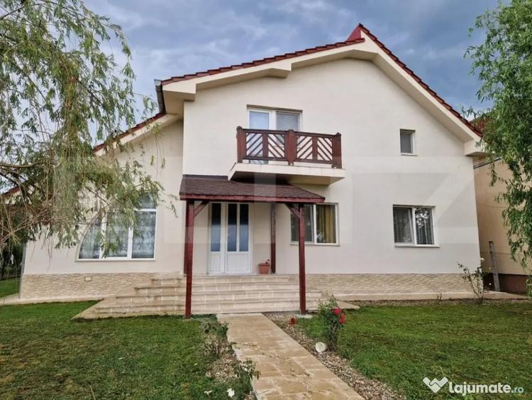 Casă cu 6 camere cu Teren 941 Mp în Sânmartin