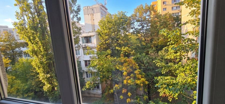 Apartament cu 3 camere semidecomandat în Drumul Taberei