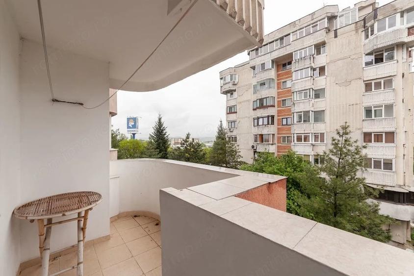 Apartament cu 3 camere decomandat în Bere