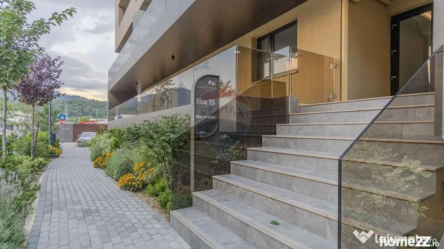 Apartament cu 9 camere decomandat în Astra