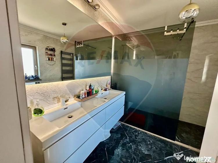Casă cu 7 camere cu Teren 960 Mp în Vânători