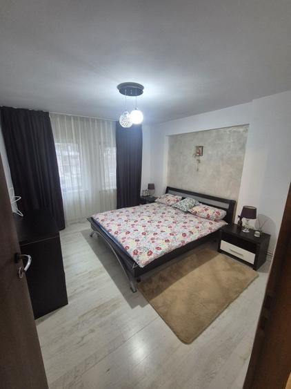 Apartament cu 3 camere decomandat în Micro 3