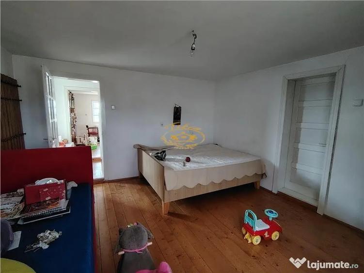 Casă cu 5 camere cu Teren 2000 Mp în Central
