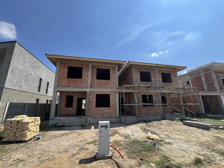 Casă cu 5 camere cu Teren 300 Mp în Ghiroda