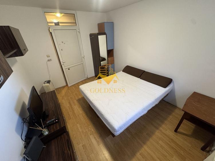 Apartament cu 3 camere semidecomandat, mobilat în Andrei Mureșanu