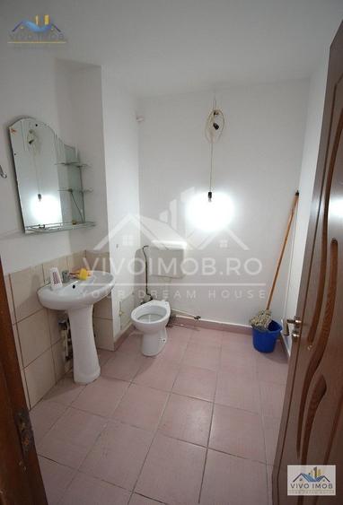 Apartament cu 3 camere semidecomandat în Titan
