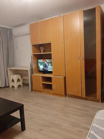 Garsonieră decomandată în Apărătorii Patriei