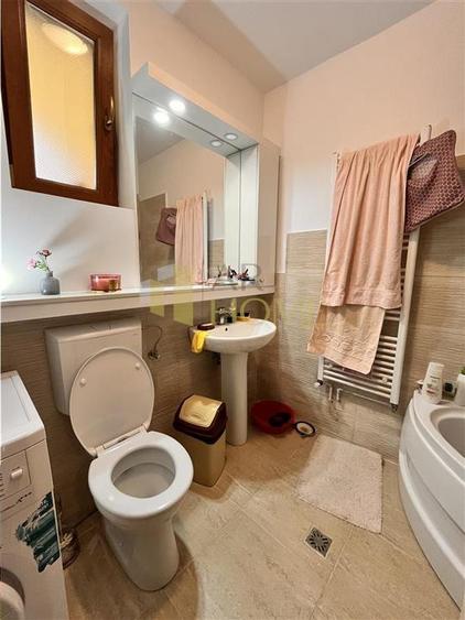 Casă individuală cu 5 camere cu Teren 300 Mp în Sud