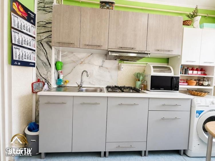 Apartament cu 3 camere semidecomandat în Vest