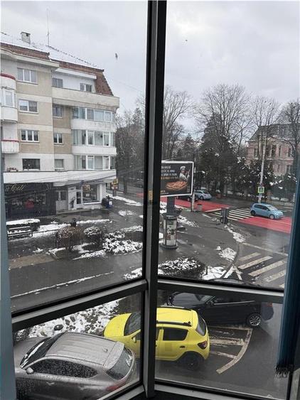 Birou, de 275 mp, în Central
