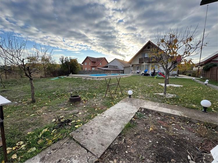 Casă individuală cu 4 camere cu Piscina în Becicherecu Mic