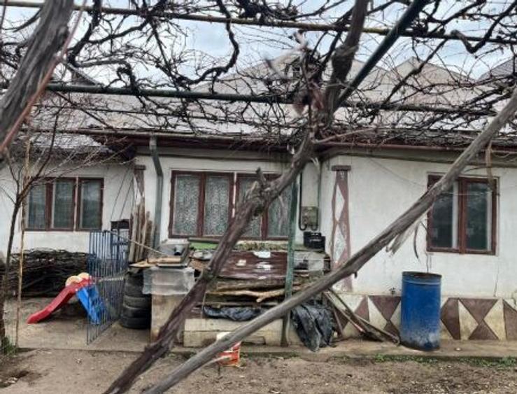 Casă cu 4 camere cu Teren 390 Mp în