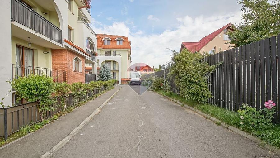 Apartament cu 2 camere decomandat în Tractorul