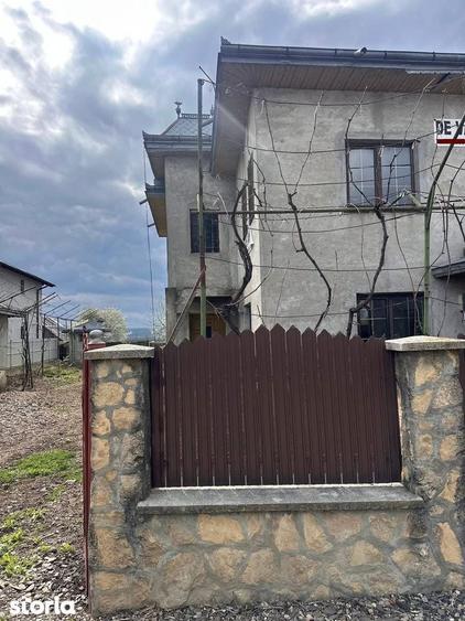 Casă cu 5 camere cu Teren 1000 Mp în Central
