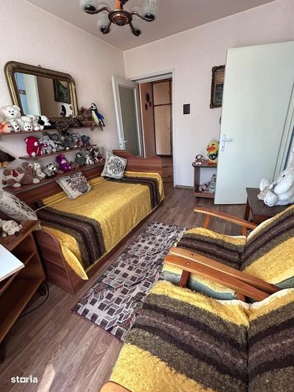 Apartament cu 3 camere semidecomandat în Central