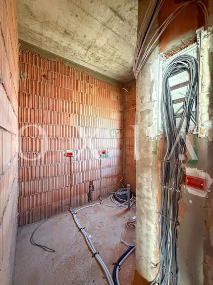 Duplex cu 5 camere cu Canalizare în Dumbrăvița