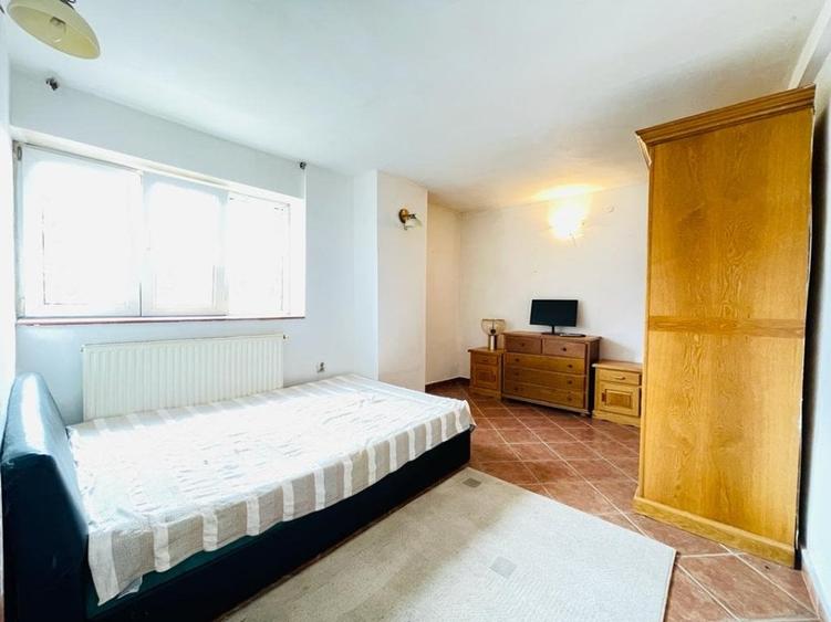 Apartament cu 5 camere nedecomandat, mobilat în Centrul Istoric