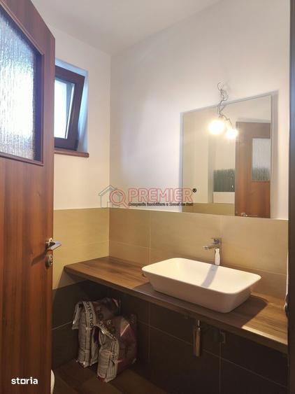 Casă cu 7 camere cu Teren 221 Mp în Baicului