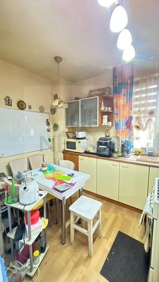 Apartament cu 3 camere semidecomandat, mobilat în Mihai Bravu