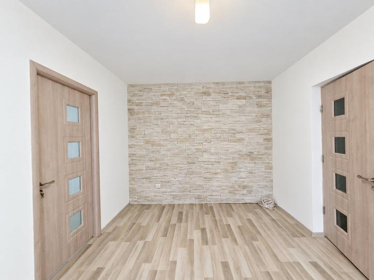 Apartament cu 3 camere semidecomandat în Micro 19