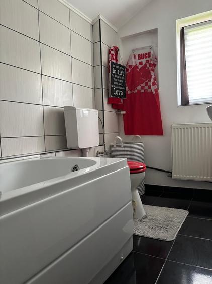 Casă individuală cu 4 camere cu Teren 400 Mp în Tunari