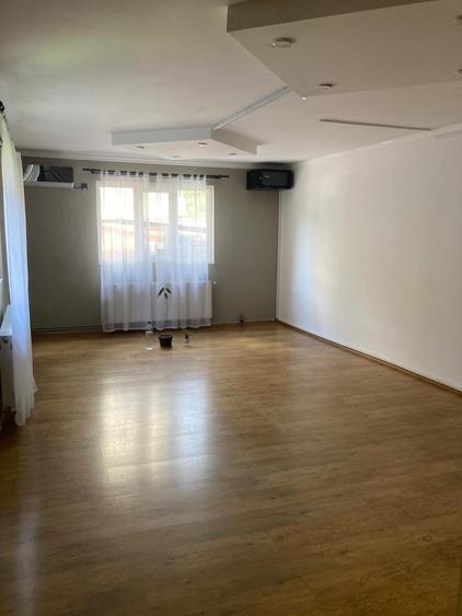 Casă individuală cu 6 camere cu Canalizare în Sebastian