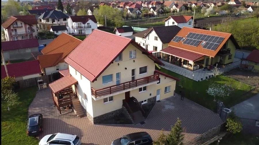 Casă cu 7 camere cu Teren 1300 Mp în Sânpetru