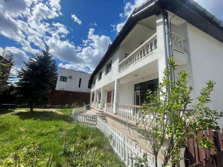 Casă individuală cu 7 camere cu Canalizare în Grigorescu