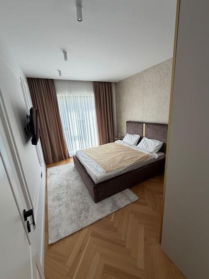 Casă individuală cu 4 camere cu Piscina în Tunari