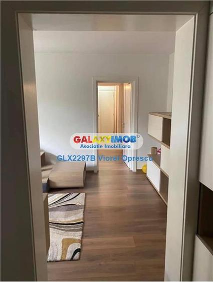 Apartament cu 3 camere semidecomandat, mobilat în Titan