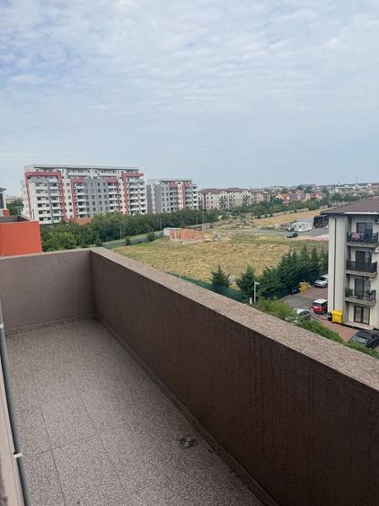 Apartament cu 2 camere semidecomandat în Girocului