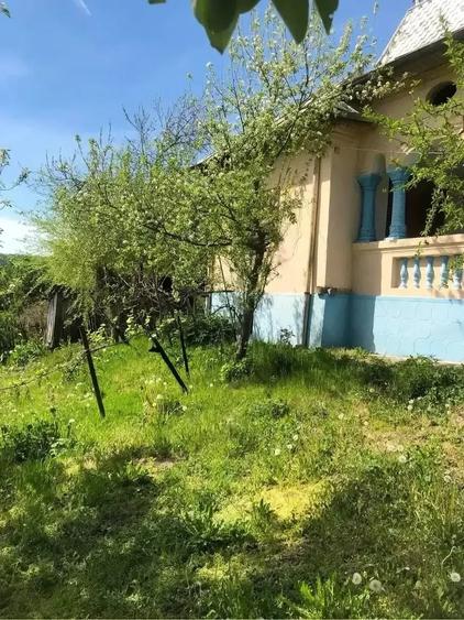 Casă în Lădești