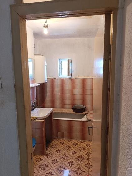 Vand apartament 3 camere etaj 4 - 8